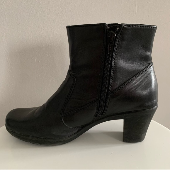 Clarks - Black Leather Ankle Boots with Heel - Size 8M - Picture 5 of 12